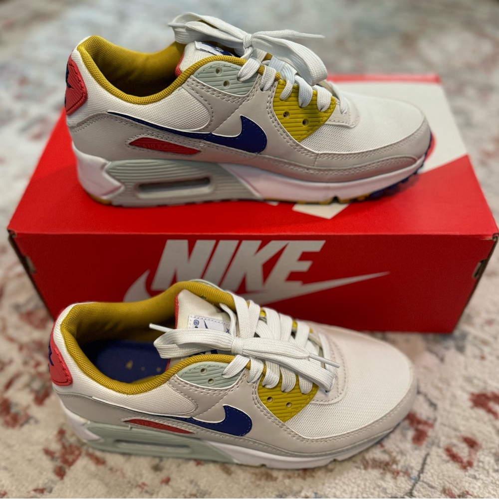Nike women’s air max 90 shoes size 6.5